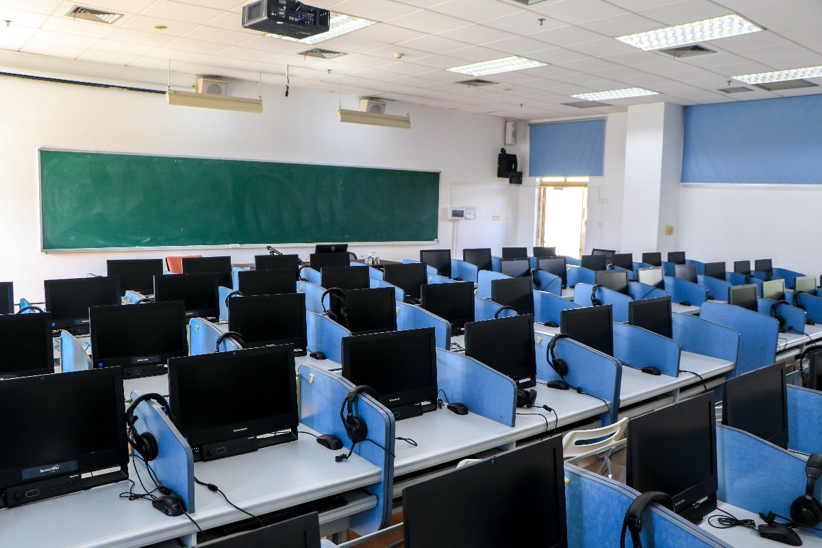 Language Listening and Speaking Lab